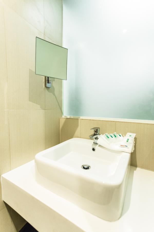 Go Hotels Cubao Quezon City Zimmer foto